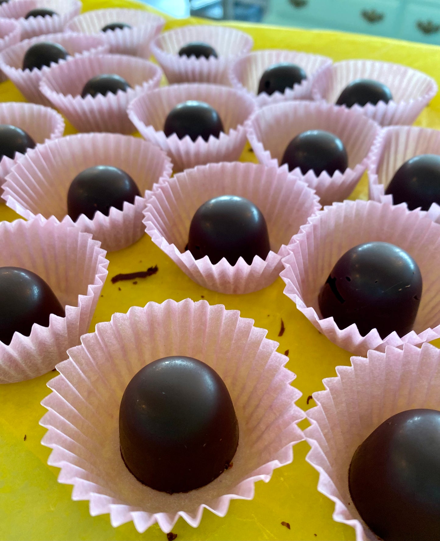 Lemonade Praline Dark chocolate 4 in a box