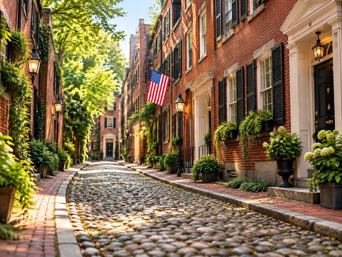 Acorn Street cobblestones in Beacon Hill