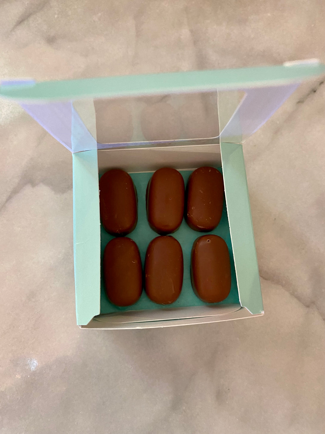 Petit Pralines Chocolate Box